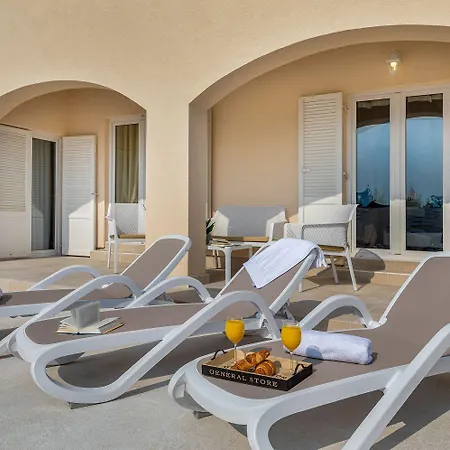 Mit Salzwasserpool, Billard, Tischtennis Und In Strandnaehe *