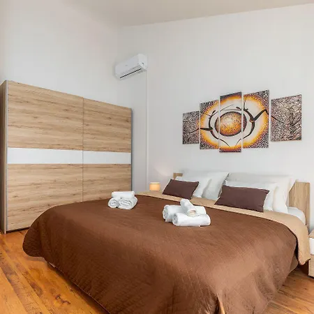 Mit Salzwasserpool, Billard, Tischtennis Und In Strandnaehe