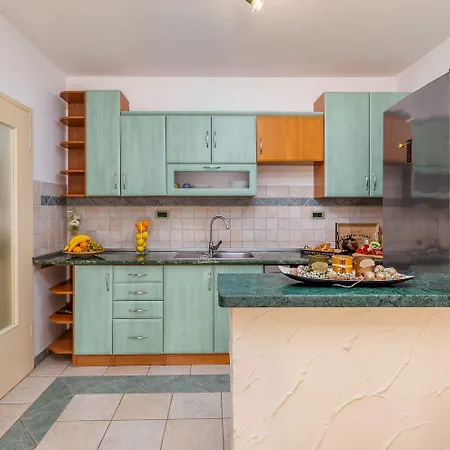 Mit Salzwasserpool, Billard, Tischtennis Und In Strandnaehe *