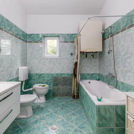 Ferienhaus Mit Salzwasserpool, Billard, Tischtennis Und In Strandnaehe