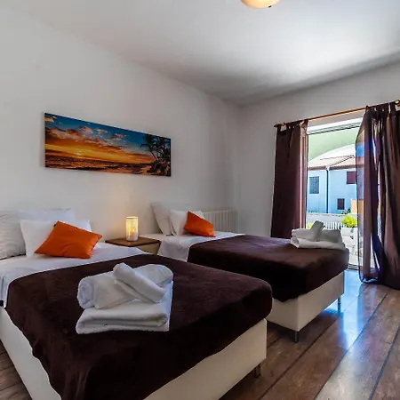 Mit Salzwasserpool, Billard, Tischtennis Und In Strandnaehe Dom wakacyjny