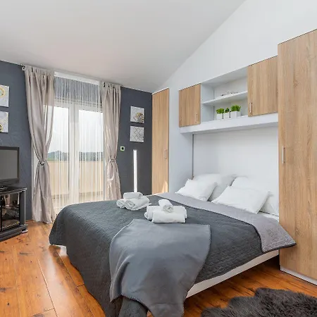 Ferienhaus Mit Salzwasserpool, Billard, Tischtennis Und In Strandnaehe *