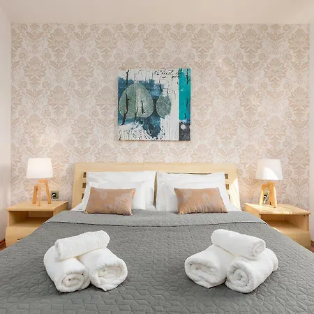 Mit Salzwasserpool, Billard, Tischtennis Und In Strandnaehe