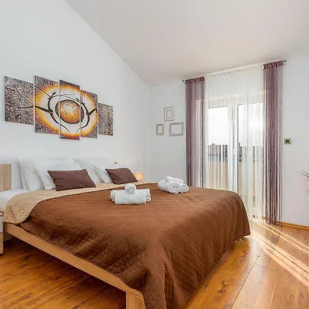 Mit Salzwasserpool, Billard, Tischtennis Und In Strandnaehe * Pula