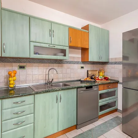 Mit Salzwasserpool, Billard, Tischtennis Und In Strandnaehe Ferienhaus