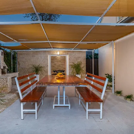 Mit Salzwasserpool, Billard, Tischtennis Und In Strandnaehe