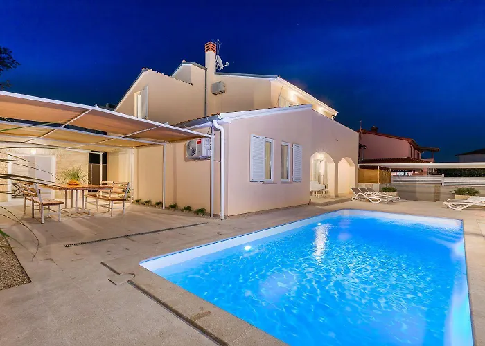 Mit Salzwasserpool, Billard, Tischtennis Und In Strandnaehe Holiday home
