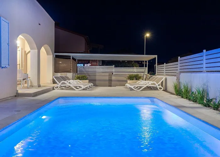 Mit Salzwasserpool, Billard, Tischtennis Und In Strandnaehe *
