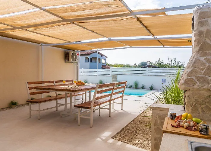 別荘 Mit Salzwasserpool, Billard, Tischtennis Und In Strandnaehe