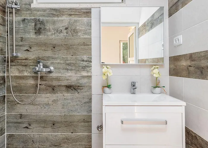 Mit Salzwasserpool, Billard, Tischtennis Und In Strandnaehe 別荘 プーラ