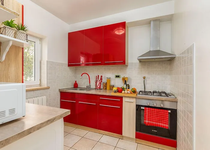 Holiday home Mit Salzwasserpool, Billard, Tischtennis Und In Strandnaehe Pula