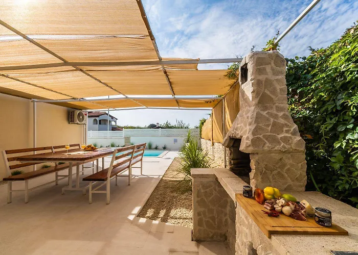 Mit Salzwasserpool, Billard, Tischtennis Und In Strandnaehe *